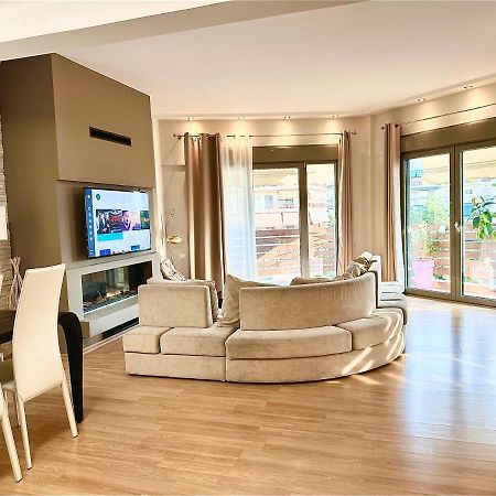 Cozy Apartment With Parking Near The City Center Athena Bagian luar foto