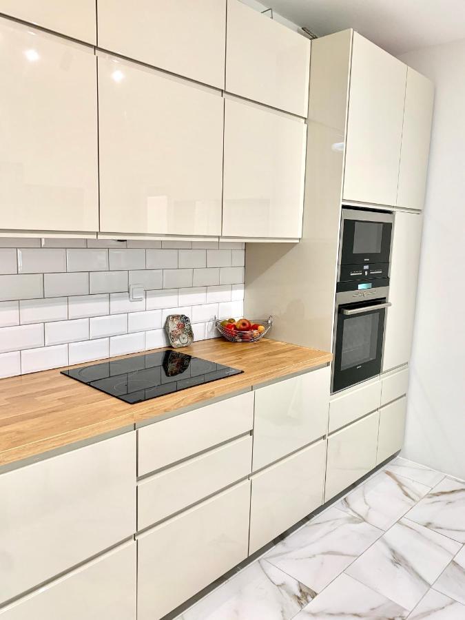 Cozy Apartment With Parking Near The City Center Athena Bagian luar foto