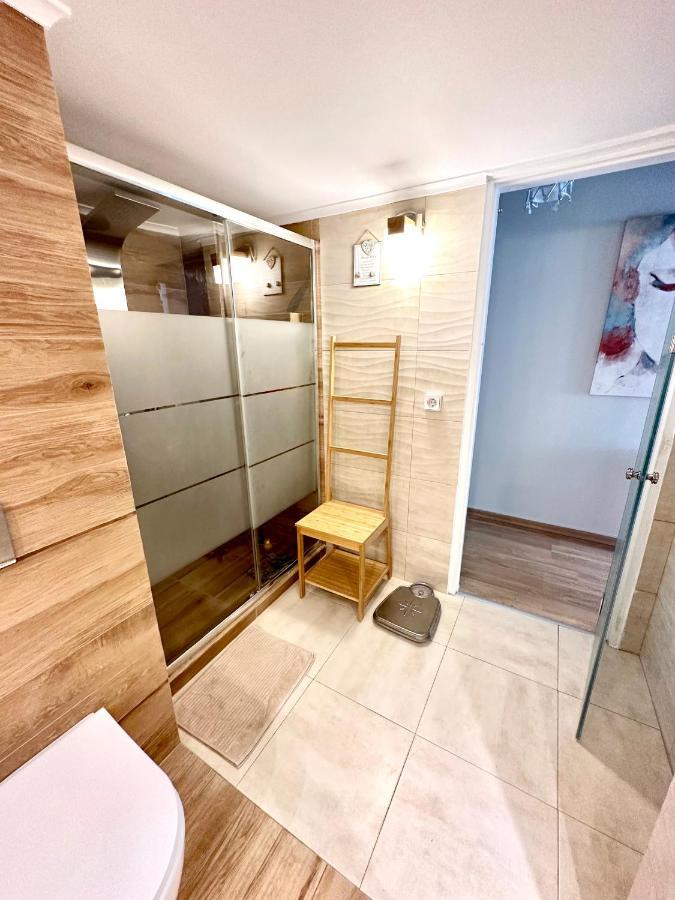 Cozy Apartment With Parking Near The City Center Athena Bagian luar foto