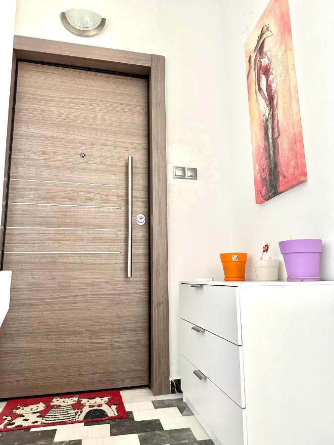 Cozy Apartment With Parking Near The City Center Athena Bagian luar foto