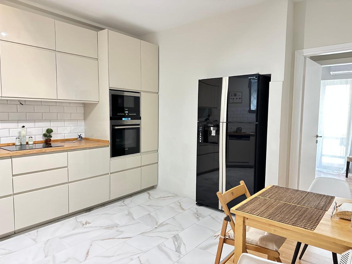 Cozy Apartment With Parking Near The City Center Athena Bagian luar foto