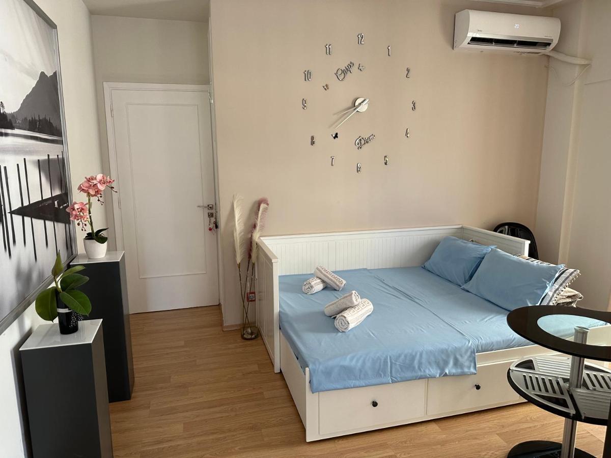 Cozy Apartment With Parking Near The City Center Athena Bagian luar foto