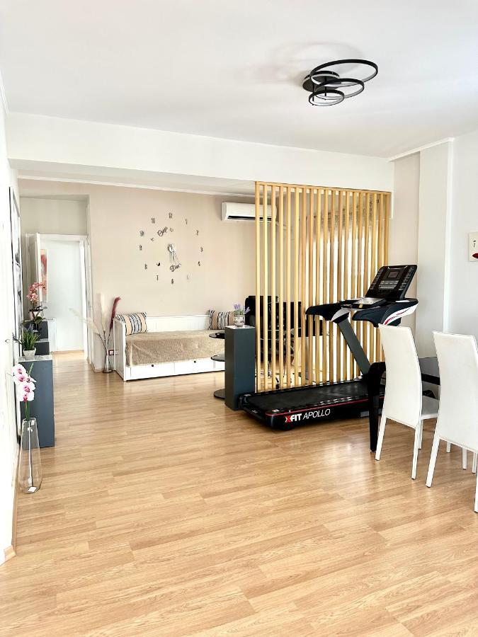 Cozy Apartment With Parking Near The City Center Athena Bagian luar foto