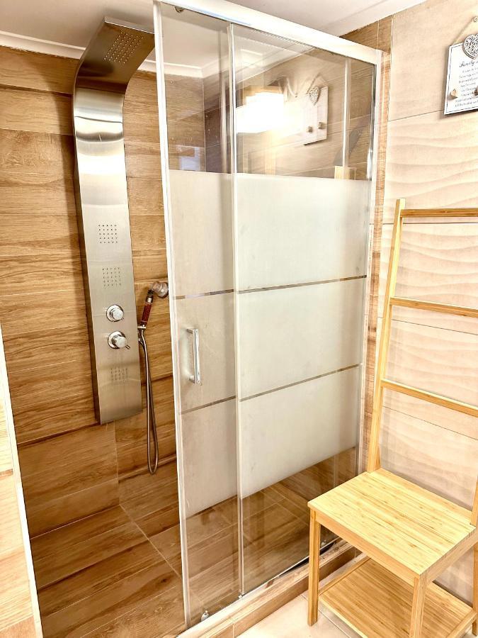 Cozy Apartment With Parking Near The City Center Athena Bagian luar foto