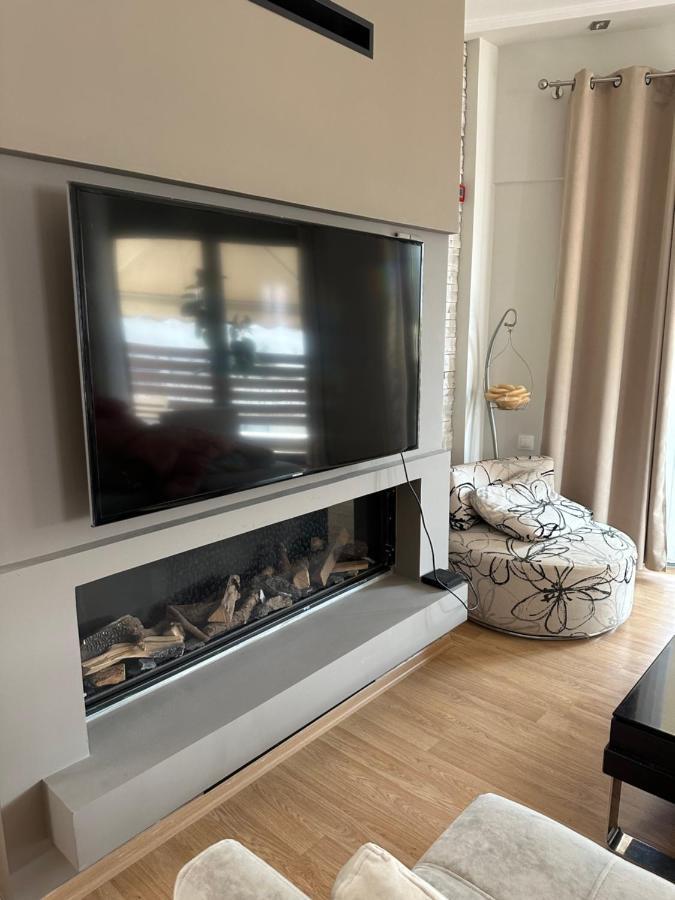 Cozy Apartment With Parking Near The City Center Athena Bagian luar foto