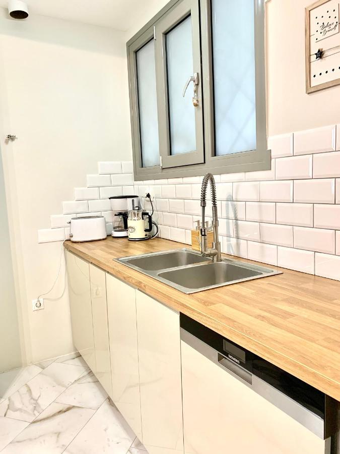 Cozy Apartment With Parking Near The City Center Athena Bagian luar foto
