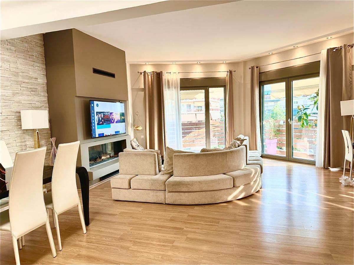 Cozy Apartment With Parking Near The City Center Athena Bagian luar foto